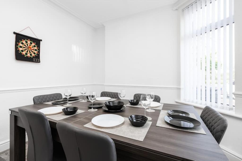 Holiday home Spacious 3br - Pool Table - Games - Sleeps 9 Manchester