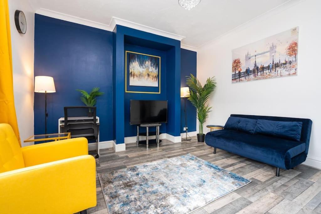 Spacious 3br - Pool Table - Games - Sleeps 9 * Manchester