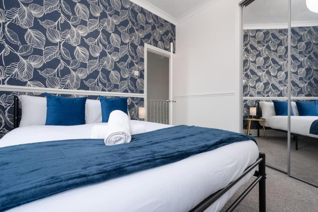 Spacious 3br - Pool Table - Games - Sleeps 9 * Manchester